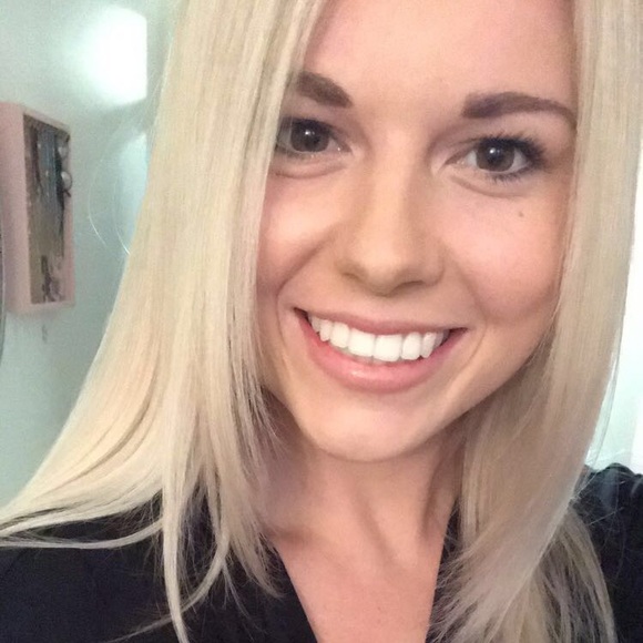 Meet your Posher, Caroline - Picture 1 of 1